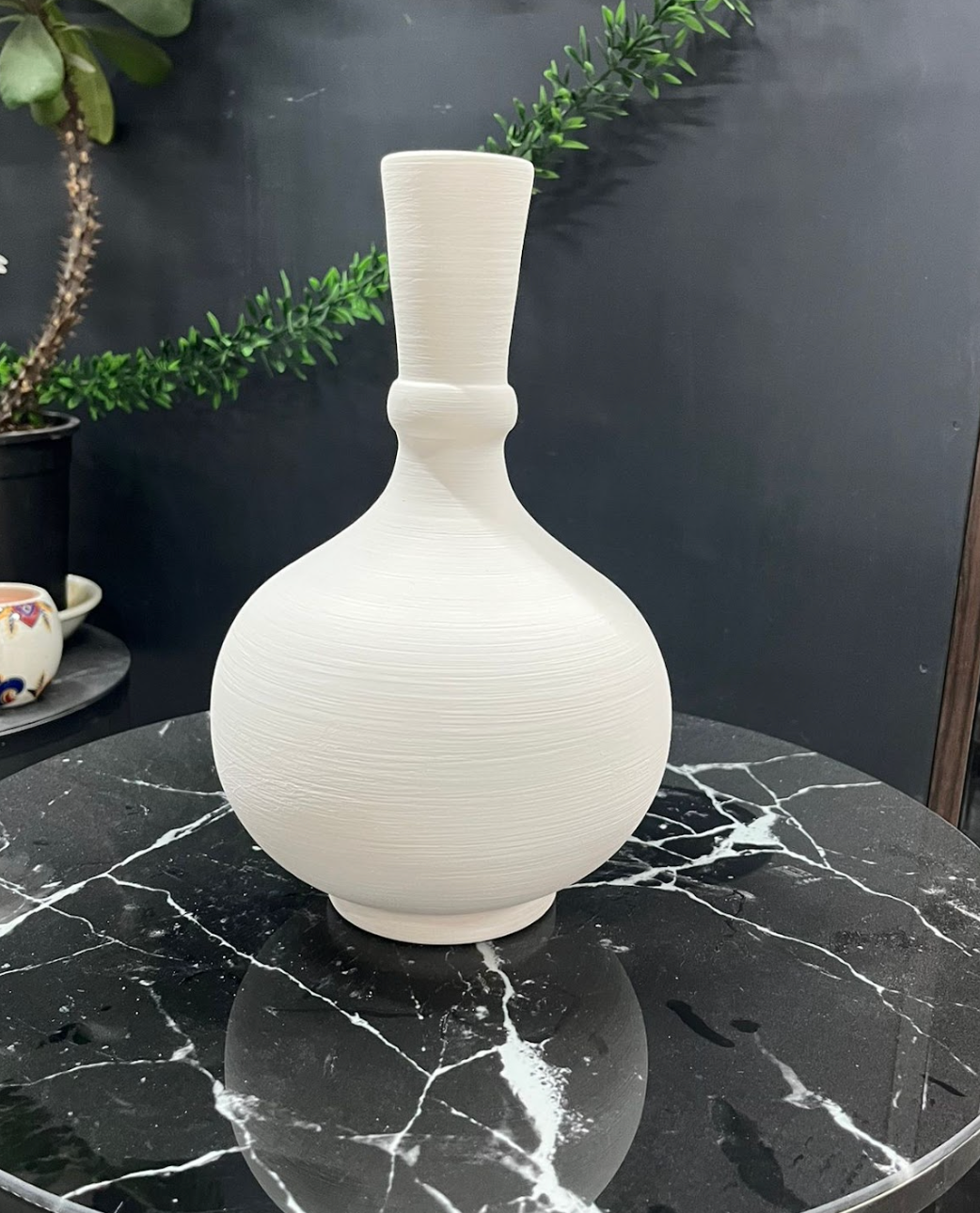 BQ004-003-000 Eye Drop Vase (25 cm)